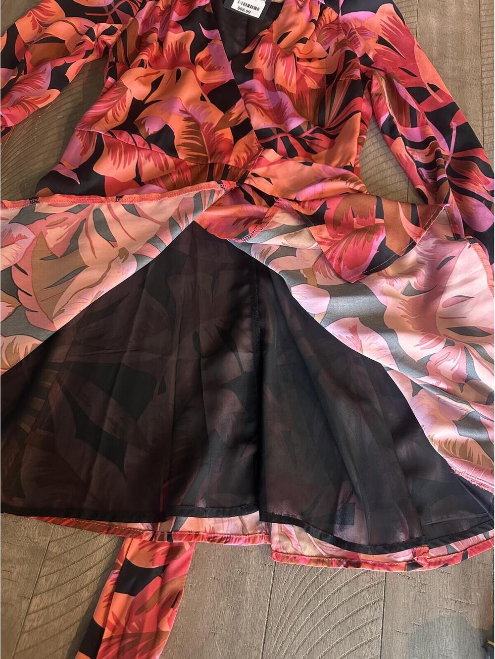 NWT Dress Forum Floral Wrap Mini Dress Pink Long Sleeve Women’s Medium - Picture 10 of 12